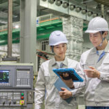 あなたの工場はどっち？ポケベル世代 vs スマホ世代